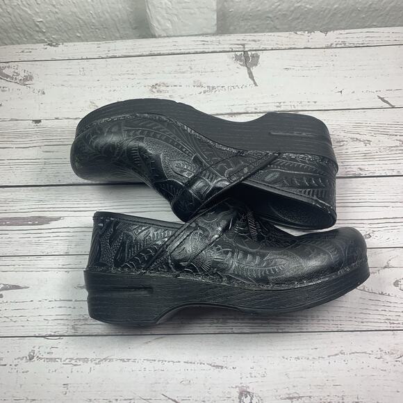 Dansko Embossed Leather Clogs Tooled Black Women’s Size 6 36EU Nursing Kitchen - Picture 1 of 10